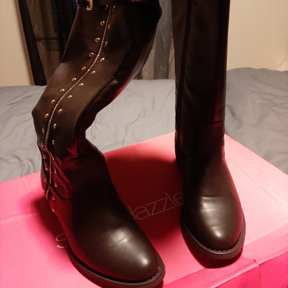 Boots - Picture 2 of 3